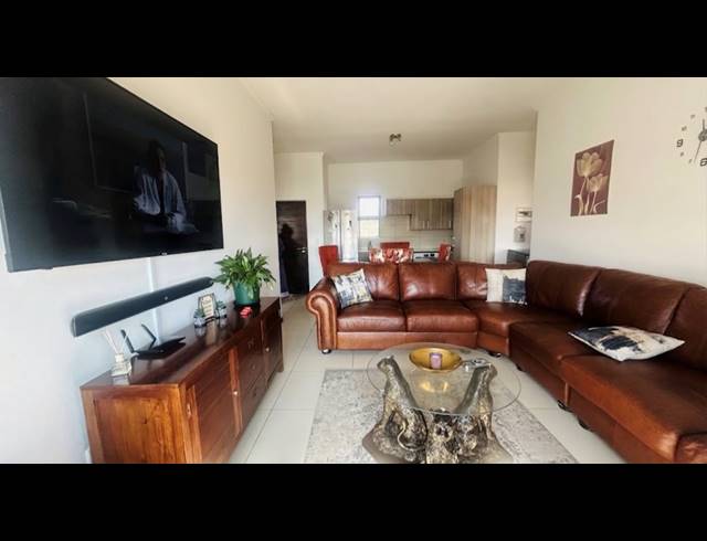 2 BEDROOM FLAT FOR SALE IN JACKAL CREEK GOLF ESTATE